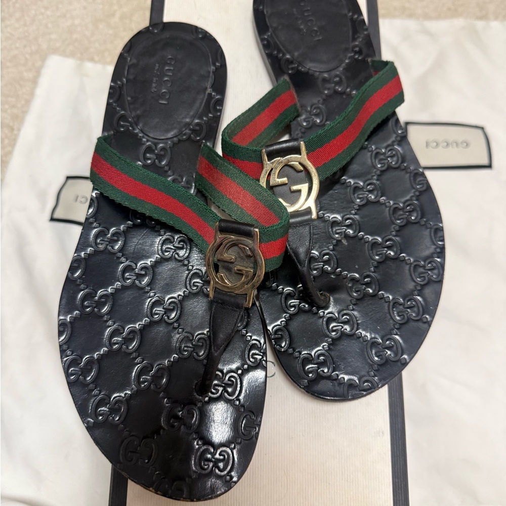 Gucci Black GG thong sandals with Red and Green Straps